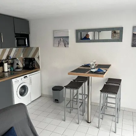 아파트 Apparthotel Calme Dans Le Centre Ville 카발레르쉬르메르